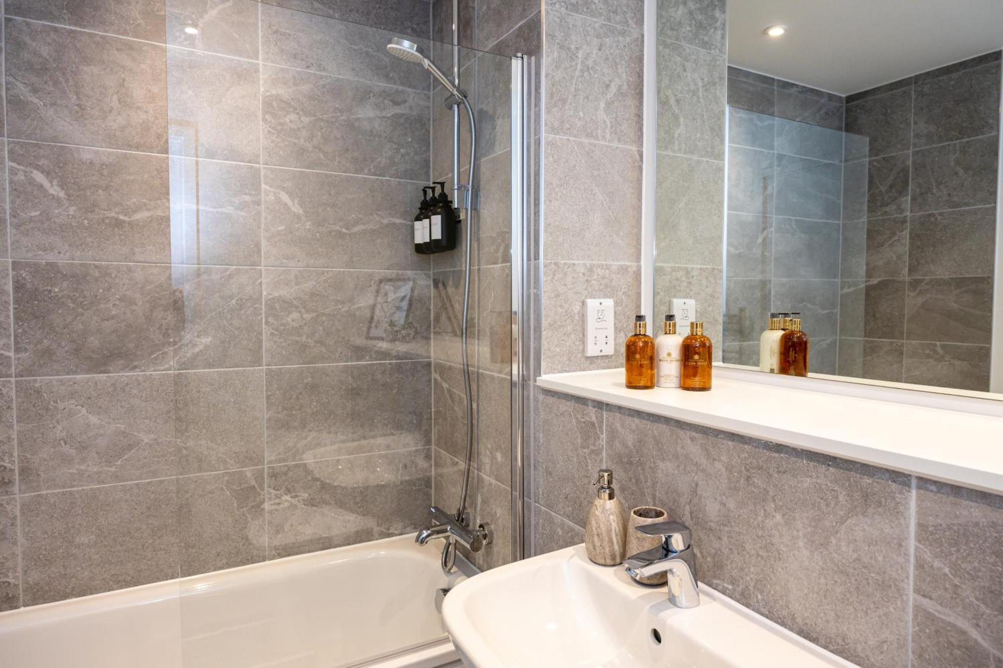 Pet Friendly 2Br Near Station By Asquare Letting Daire Manchester Dış mekan fotoğraf