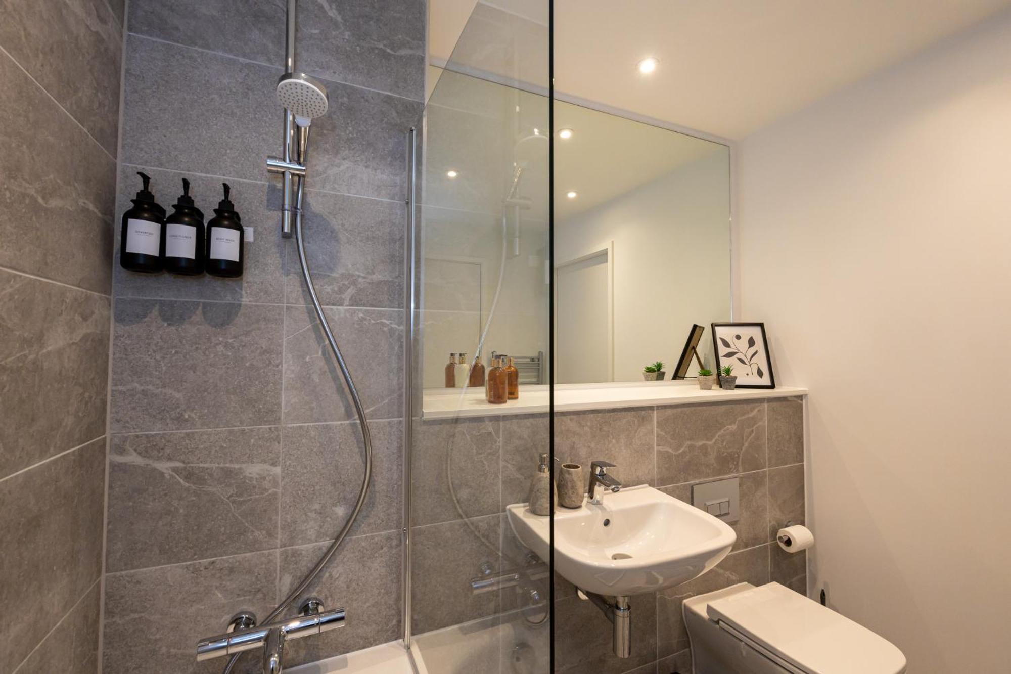 Pet Friendly 2Br Near Station By Asquare Letting Daire Manchester Dış mekan fotoğraf